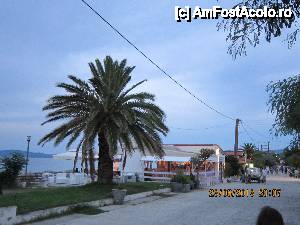 [P01] Taverna pe strada principala din Nea Roda.  » foto by cdiana
 - 
<span class="allrVoted glyphicon glyphicon-heart hidden" id="av432445"></span>
<a class="m-l-10 hidden" id="sv432445" onclick="voting_Foto_DelVot(,432445,14414)" role="button">șterge vot <span class="glyphicon glyphicon-remove"></span></a>
<a id="v9432445" class=" c-red"  onclick="voting_Foto_SetVot(432445)" role="button"><span class="glyphicon glyphicon-heart-empty"></span> <b>LIKE</b> = Votează poza</a> <img class="hidden"  id="f432445W9" src="/imagini/loader.gif" border="0" /><span class="AjErrMes hidden" id="e432445ErM"></span>