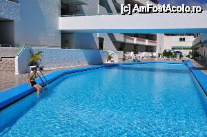 [P12] Piscina hotelului. Apa curata, nu foarte calda dar acceptabila si deasupra pasarela de acces catre parcare » foto by alunelu69
 - 
<span class="allrVoted glyphicon glyphicon-heart hidden" id="av509339"></span>
<a class="m-l-10 hidden" id="sv509339" onclick="voting_Foto_DelVot(,509339,14419)" role="button">șterge vot <span class="glyphicon glyphicon-remove"></span></a>
<a id="v9509339" class=" c-red"  onclick="voting_Foto_SetVot(509339)" role="button"><span class="glyphicon glyphicon-heart-empty"></span> <b>LIKE</b> = Votează poza</a> <img class="hidden"  id="f509339W9" src="/imagini/loader.gif" border="0" /><span class="AjErrMes hidden" id="e509339ErM"></span>