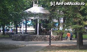 [P05] Foişor cu băncuţe pentru odihnă în parcul oraşului Vrnjacka Banja, Serbia.  » foto by traian.leuca †
 - 
<span class="allrVoted glyphicon glyphicon-heart hidden" id="av437393"></span>
<a class="m-l-10 hidden" id="sv437393" onclick="voting_Foto_DelVot(,437393,14540)" role="button">șterge vot <span class="glyphicon glyphicon-remove"></span></a>
<a id="v9437393" class=" c-red"  onclick="voting_Foto_SetVot(437393)" role="button"><span class="glyphicon glyphicon-heart-empty"></span> <b>LIKE</b> = Votează poza</a> <img class="hidden"  id="f437393W9" src="/imagini/loader.gif" border="0" /><span class="AjErrMes hidden" id="e437393ErM"></span>