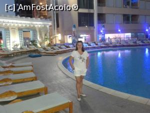 [P13] Seara lângă piscina frumos luminată!  » foto by Luiza Liliana
 - 
<span class="allrVoted glyphicon glyphicon-heart hidden" id="av839257"></span>
<a class="m-l-10 hidden" id="sv839257" onclick="voting_Foto_DelVot(,839257,14584)" role="button">șterge vot <span class="glyphicon glyphicon-remove"></span></a>
<a id="v9839257" class=" c-red"  onclick="voting_Foto_SetVot(839257)" role="button"><span class="glyphicon glyphicon-heart-empty"></span> <b>LIKE</b> = Votează poza</a> <img class="hidden"  id="f839257W9" src="/imagini/loader.gif" border="0" /><span class="AjErrMes hidden" id="e839257ErM"></span>