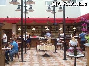 [P12] restaurantul » foto by paula mirela
 - 
<span class="allrVoted glyphicon glyphicon-heart hidden" id="av439636"></span>
<a class="m-l-10 hidden" id="sv439636" onclick="voting_Foto_DelVot(,439636,14607)" role="button">șterge vot <span class="glyphicon glyphicon-remove"></span></a>
<a id="v9439636" class=" c-red"  onclick="voting_Foto_SetVot(439636)" role="button"><span class="glyphicon glyphicon-heart-empty"></span> <b>LIKE</b> = Votează poza</a> <img class="hidden"  id="f439636W9" src="/imagini/loader.gif" border="0" /><span class="AjErrMes hidden" id="e439636ErM"></span>