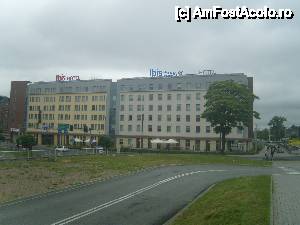 [P01] Cele 2 hoteluri, Ibis cel mare si fratiorul mai sarac Ibis Budget.  » foto by marius gaudi*
 - 
<span class="allrVoted glyphicon glyphicon-heart hidden" id="av439809"></span>
<a class="m-l-10 hidden" id="sv439809" onclick="voting_Foto_DelVot(,439809,14616)" role="button">șterge vot <span class="glyphicon glyphicon-remove"></span></a>
<a id="v9439809" class=" c-red"  onclick="voting_Foto_SetVot(439809)" role="button"><span class="glyphicon glyphicon-heart-empty"></span> <b>LIKE</b> = Votează poza</a> <img class="hidden"  id="f439809W9" src="/imagini/loader.gif" border="0" /><span class="AjErrMes hidden" id="e439809ErM"></span>