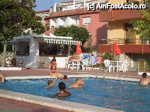 [P03] Piscina și barul de pe terasa hotelului » foto by Alina Roxana
 - 
<span class="allrVoted glyphicon glyphicon-heart hidden" id="av440470"></span>
<a class="m-l-10 hidden" id="sv440470" onclick="voting_Foto_DelVot(,440470,14632)" role="button">șterge vot <span class="glyphicon glyphicon-remove"></span></a>
<a id="v9440470" class=" c-red"  onclick="voting_Foto_SetVot(440470)" role="button"><span class="glyphicon glyphicon-heart-empty"></span> <b>LIKE</b> = Votează poza</a> <img class="hidden"  id="f440470W9" src="/imagini/loader.gif" border="0" /><span class="AjErrMes hidden" id="e440470ErM"></span>