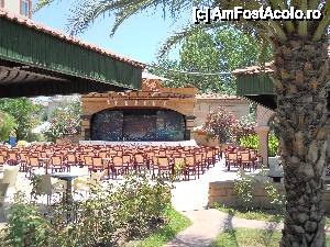 [P14] Scena pentru spectacole. In dreapta se afla barul pentru piscine » foto by tabache
 - 
<span class="allrVoted glyphicon glyphicon-heart hidden" id="av440574"></span>
<a class="m-l-10 hidden" id="sv440574" onclick="voting_Foto_DelVot(,440574,14640)" role="button">șterge vot <span class="glyphicon glyphicon-remove"></span></a>
<a id="v9440574" class=" c-red"  onclick="voting_Foto_SetVot(440574)" role="button"><span class="glyphicon glyphicon-heart-empty"></span> <b>LIKE</b> = Votează poza</a> <img class="hidden"  id="f440574W9" src="/imagini/loader.gif" border="0" /><span class="AjErrMes hidden" id="e440574ErM"></span>