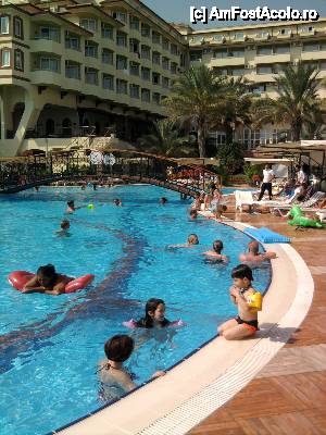 [P18] Piscina mare, partea unde apa are o adancime de 1,40 m.  » foto by tabache
 - 
<span class="allrVoted glyphicon glyphicon-heart hidden" id="av440578"></span>
<a class="m-l-10 hidden" id="sv440578" onclick="voting_Foto_DelVot(,440578,14640)" role="button">șterge vot <span class="glyphicon glyphicon-remove"></span></a>
<a id="v9440578" class=" c-red"  onclick="voting_Foto_SetVot(440578)" role="button"><span class="glyphicon glyphicon-heart-empty"></span> <b>LIKE</b> = Votează poza</a> <img class="hidden"  id="f440578W9" src="/imagini/loader.gif" border="0" /><span class="AjErrMes hidden" id="e440578ErM"></span>