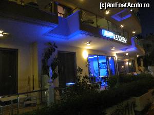[P18] Vedere cu intrarea în hotel pe timp de noapte » foto by Dabator
 - 
<span class="allrVoted glyphicon glyphicon-heart hidden" id="av599462"></span>
<a class="m-l-10 hidden" id="sv599462" onclick="voting_Foto_DelVot(,599462,14671)" role="button">șterge vot <span class="glyphicon glyphicon-remove"></span></a>
<a id="v9599462" class=" c-red"  onclick="voting_Foto_SetVot(599462)" role="button"><span class="glyphicon glyphicon-heart-empty"></span> <b>LIKE</b> = Votează poza</a> <img class="hidden"  id="f599462W9" src="/imagini/loader.gif" border="0" /><span class="AjErrMes hidden" id="e599462ErM"></span>