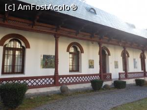 [P25] Mănăstirea Sinaia - Muzeul.  » foto by iulianic
 - 
<span class="allrVoted glyphicon glyphicon-heart hidden" id="av1035908"></span>
<a class="m-l-10 hidden" id="sv1035908" onclick="voting_Foto_DelVot(,1035908,14696)" role="button">șterge vot <span class="glyphicon glyphicon-remove"></span></a>
<a id="v91035908" class=" c-red"  onclick="voting_Foto_SetVot(1035908)" role="button"><span class="glyphicon glyphicon-heart-empty"></span> <b>LIKE</b> = Votează poza</a> <img class="hidden"  id="f1035908W9" src="/imagini/loader.gif" border="0" /><span class="AjErrMes hidden" id="e1035908ErM"></span>