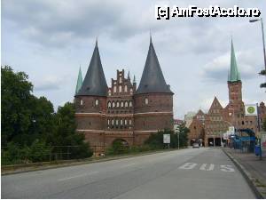 [P13] Lubeck, Germania – Poarta Holstentor » foto by iccata
 - 
<span class="allrVoted glyphicon glyphicon-heart hidden" id="av445406"></span>
<a class="m-l-10 hidden" id="sv445406" onclick="voting_Foto_DelVot(,445406,14776)" role="button">șterge vot <span class="glyphicon glyphicon-remove"></span></a>
<a id="v9445406" class=" c-red"  onclick="voting_Foto_SetVot(445406)" role="button"><span class="glyphicon glyphicon-heart-empty"></span> <b>LIKE</b> = Votează poza</a> <img class="hidden"  id="f445406W9" src="/imagini/loader.gif" border="0" /><span class="AjErrMes hidden" id="e445406ErM"></span>