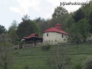 [P27] Biserica si cimitirul din catunul Scarisoara » foto by Testosu'
 - 
<span class="allrVoted glyphicon glyphicon-heart hidden" id="av617558"></span>
<a class="m-l-10 hidden" id="sv617558" onclick="voting_Foto_DelVot(,617558,14820)" role="button">șterge vot <span class="glyphicon glyphicon-remove"></span></a>
<a id="v9617558" class=" c-red"  onclick="voting_Foto_SetVot(617558)" role="button"><span class="glyphicon glyphicon-heart-empty"></span> <b>LIKE</b> = Votează poza</a> <img class="hidden"  id="f617558W9" src="/imagini/loader.gif" border="0" /><span class="AjErrMes hidden" id="e617558ErM"></span>