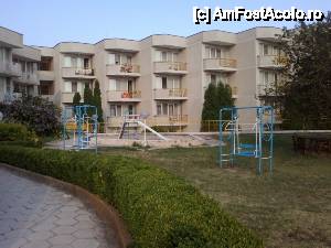 [P06] Gradinita/playground, camera noastra se gasea in dreptul copacului, first floor, baby!  » foto by le_maitre
 - 
<span class="allrVoted glyphicon glyphicon-heart hidden" id="av447592"></span>
<a class="m-l-10 hidden" id="sv447592" onclick="voting_Foto_DelVot(,447592,14836)" role="button">șterge vot <span class="glyphicon glyphicon-remove"></span></a>
<a id="v9447592" class=" c-red"  onclick="voting_Foto_SetVot(447592)" role="button"><span class="glyphicon glyphicon-heart-empty"></span> <b>LIKE</b> = Votează poza</a> <img class="hidden"  id="f447592W9" src="/imagini/loader.gif" border="0" /><span class="AjErrMes hidden" id="e447592ErM"></span>