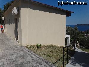 [P26] un cadru intre usa de la bungalow si treptele ce coboara spre Hotel Belvedere.  » foto by Un Turist Roman
 - 
<span class="allrVoted glyphicon glyphicon-heart hidden" id="av520430"></span>
<a class="m-l-10 hidden" id="sv520430" onclick="voting_Foto_DelVot(,520430,14842)" role="button">șterge vot <span class="glyphicon glyphicon-remove"></span></a>
<a id="v9520430" class=" c-red"  onclick="voting_Foto_SetVot(520430)" role="button"><span class="glyphicon glyphicon-heart-empty"></span> <b>LIKE</b> = Votează poza</a> <img class="hidden"  id="f520430W9" src="/imagini/loader.gif" border="0" /><span class="AjErrMes hidden" id="e520430ErM"></span>