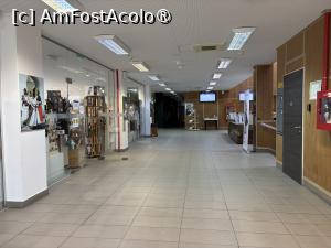 [P07] Muzeul tehnicii populare Astra,zona  de intrare cu birou de infromații și magazin » foto by AZE
 - 
<span class="allrVoted glyphicon glyphicon-heart hidden" id="av1463408"></span>
<a class="m-l-10 hidden" id="sv1463408" onclick="voting_Foto_DelVot(,1463408,14876)" role="button">șterge vot <span class="glyphicon glyphicon-remove"></span></a>
<a id="v91463408" class=" c-red"  onclick="voting_Foto_SetVot(1463408)" role="button"><span class="glyphicon glyphicon-heart-empty"></span> <b>LIKE</b> = Votează poza</a> <img class="hidden"  id="f1463408W9" src="/imagini/loader.gif" border="0" /><span class="AjErrMes hidden" id="e1463408ErM"></span>