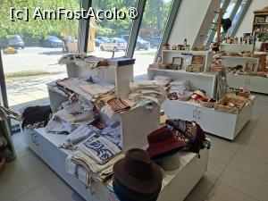 [P35] Magazinul de suveniruri » foto by Carmen Ion
 - 
<span class="allrVoted glyphicon glyphicon-heart hidden" id="av1512870"></span>
<a class="m-l-10 hidden" id="sv1512870" onclick="voting_Foto_DelVot(,1512870,14876)" role="button">șterge vot <span class="glyphicon glyphicon-remove"></span></a>
<a id="v91512870" class=" c-red"  onclick="voting_Foto_SetVot(1512870)" role="button"><span class="glyphicon glyphicon-heart-empty"></span> <b>LIKE</b> = Votează poza</a> <img class="hidden"  id="f1512870W9" src="/imagini/loader.gif" border="0" /><span class="AjErrMes hidden" id="e1512870ErM"></span>