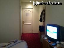 [P02] imagine inspre holul de la intrarea in camera, cu tv, bar- dedesubt, cuier, spatiu de bagaje » foto by Swan1
 - 
<span class="allrVoted glyphicon glyphicon-heart hidden" id="av452828"></span>
<a class="m-l-10 hidden" id="sv452828" onclick="voting_Foto_DelVot(,452828,14989)" role="button">șterge vot <span class="glyphicon glyphicon-remove"></span></a>
<a id="v9452828" class=" c-red"  onclick="voting_Foto_SetVot(452828)" role="button"><span class="glyphicon glyphicon-heart-empty"></span> <b>LIKE</b> = Votează poza</a> <img class="hidden"  id="f452828W9" src="/imagini/loader.gif" border="0" /><span class="AjErrMes hidden" id="e452828ErM"></span>