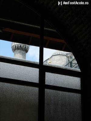[P24] Pe geam se vad minaretele Moscheii Albastre. Timpuri noi. Vedere din Palatul lui Constantin cel Mare.  » foto by TraianS
 - 
<span class="allrVoted glyphicon glyphicon-heart hidden" id="av389424"></span>
<a class="m-l-10 hidden" id="sv389424" onclick="voting_Foto_DelVot(,389424,14995)" role="button">șterge vot <span class="glyphicon glyphicon-remove"></span></a>
<a id="v9389424" class=" c-red"  onclick="voting_Foto_SetVot(389424)" role="button"><span class="glyphicon glyphicon-heart-empty"></span> <b>LIKE</b> = Votează poza</a> <img class="hidden"  id="f389424W9" src="/imagini/loader.gif" border="0" /><span class="AjErrMes hidden" id="e389424ErM"></span>
