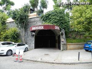 [P09] Intrarea la BinBirDirek Sarnıçı - Cisterna celor O Mie Una de Coloane. Ma plimbasem aiurea prin parcarea de deasupra, nefiind in stare sa gasesc intrarea.  » foto by TraianS
 - 
<span class="allrVoted glyphicon glyphicon-heart hidden" id="av389395"></span>
<a class="m-l-10 hidden" id="sv389395" onclick="voting_Foto_DelVot(,389395,14995)" role="button">șterge vot <span class="glyphicon glyphicon-remove"></span></a>
<a id="v9389395" class=" c-red"  onclick="voting_Foto_SetVot(389395)" role="button"><span class="glyphicon glyphicon-heart-empty"></span> <b>LIKE</b> = Votează poza</a> <img class="hidden"  id="f389395W9" src="/imagini/loader.gif" border="0" /><span class="AjErrMes hidden" id="e389395ErM"></span>