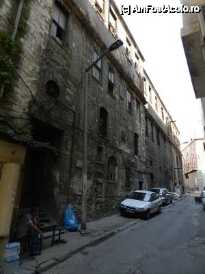 [P12] Vechi cladiri genoveze... si gunoaie.  » foto by TraianS
 - 
<span class="allrVoted glyphicon glyphicon-heart hidden" id="av436087"></span>
<a class="m-l-10 hidden" id="sv436087" onclick="voting_Foto_DelVot(,436087,14995)" role="button">șterge vot <span class="glyphicon glyphicon-remove"></span></a>
<a id="v9436087" class=" c-red"  onclick="voting_Foto_SetVot(436087)" role="button"><span class="glyphicon glyphicon-heart-empty"></span> <b>LIKE</b> = Votează poza</a> <img class="hidden"  id="f436087W9" src="/imagini/loader.gif" border="0" /><span class="AjErrMes hidden" id="e436087ErM"></span>