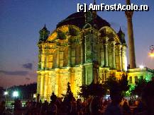 [P03] Ortaköy este cunoscut pentru trei lucruri: Marea Moschee Imperiala a Sultanului Abdülmecid, kumpir și mai ales bijuterii. Numele său semnifică „satul din mijloc” (orta). Istoria spune că acesta a fost un mic sat dintre două mari cartiere a » foto by GabrielaG
 - 
<span class="allrVoted glyphicon glyphicon-heart hidden" id="av289743"></span>
<a class="m-l-10 hidden" id="sv289743" onclick="voting_Foto_DelVot(,289743,14995)" role="button">șterge vot <span class="glyphicon glyphicon-remove"></span></a>
<a id="v9289743" class=" c-red"  onclick="voting_Foto_SetVot(289743)" role="button"><span class="glyphicon glyphicon-heart-empty"></span> <b>LIKE</b> = Votează poza</a> <img class="hidden"  id="f289743W9" src="/imagini/loader.gif" border="0" /><span class="AjErrMes hidden" id="e289743ErM"></span>