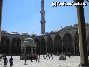 [P13] Moscheea Albastra » foto by vlado2
 - 
<span class="allrVoted glyphicon glyphicon-heart hidden" id="av455270"></span>
<a class="m-l-10 hidden" id="sv455270" onclick="voting_Foto_DelVot(,455270,14995)" role="button">șterge vot <span class="glyphicon glyphicon-remove"></span></a>
<a id="v9455270" class=" c-red"  onclick="voting_Foto_SetVot(455270)" role="button"><span class="glyphicon glyphicon-heart-empty"></span> <b>LIKE</b> = Votează poza</a> <img class="hidden"  id="f455270W9" src="/imagini/loader.gif" border="0" /><span class="AjErrMes hidden" id="e455270ErM"></span>