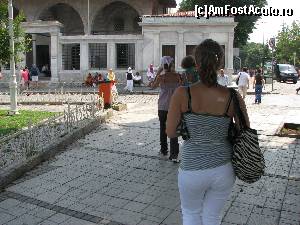 [P01] In fata este intrarea la Basilica Cisterna scufundata Yerebatan Sarnici din Istanbul.  » foto by calatorul
 - 
<span class="allrVoted glyphicon glyphicon-heart hidden" id="av564670"></span>
<a class="m-l-10 hidden" id="sv564670" onclick="voting_Foto_DelVot(,564670,14995)" role="button">șterge vot <span class="glyphicon glyphicon-remove"></span></a>
<a id="v9564670" class=" c-red"  onclick="voting_Foto_SetVot(564670)" role="button"><span class="glyphicon glyphicon-heart-empty"></span> <b>LIKE</b> = Votează poza</a> <img class="hidden"  id="f564670W9" src="/imagini/loader.gif" border="0" /><span class="AjErrMes hidden" id="e564670ErM"></span>