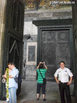 [P10] Culoare laterale pe tavanul carora s/au pastrat mozaicuri de icoane crestine.  » foto by calatorul
 - 
<span class="allrVoted glyphicon glyphicon-heart hidden" id="av564683"></span>
<a class="m-l-10 hidden" id="sv564683" onclick="voting_Foto_DelVot(,564683,14995)" role="button">șterge vot <span class="glyphicon glyphicon-remove"></span></a>
<a id="v9564683" class=" c-red"  onclick="voting_Foto_SetVot(564683)" role="button"><span class="glyphicon glyphicon-heart-empty"></span> <b>LIKE</b> = Votează poza</a> <img class="hidden"  id="f564683W9" src="/imagini/loader.gif" border="0" /><span class="AjErrMes hidden" id="e564683ErM"></span>