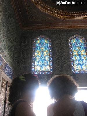 [P19] Vitralii din Haremul palatului sultanului.  » foto by calatorul
 - 
<span class="allrVoted glyphicon glyphicon-heart hidden" id="av564696"></span>
<a class="m-l-10 hidden" id="sv564696" onclick="voting_Foto_DelVot(,564696,14995)" role="button">șterge vot <span class="glyphicon glyphicon-remove"></span></a>
<a id="v9564696" class=" c-red"  onclick="voting_Foto_SetVot(564696)" role="button"><span class="glyphicon glyphicon-heart-empty"></span> <b>LIKE</b> = Votează poza</a> <img class="hidden"  id="f564696W9" src="/imagini/loader.gif" border="0" /><span class="AjErrMes hidden" id="e564696ErM"></span>