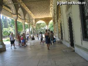 [P23] Zona de intrare la celebra Sala a Divanului Sultanului, unde aveau loc ceremoniile de inscaunare a domnitorilor vasali.  » foto by calatorul
 - 
<span class="allrVoted glyphicon glyphicon-heart hidden" id="av564704"></span>
<a class="m-l-10 hidden" id="sv564704" onclick="voting_Foto_DelVot(,564704,14995)" role="button">șterge vot <span class="glyphicon glyphicon-remove"></span></a>
<a id="v9564704" class=" c-red"  onclick="voting_Foto_SetVot(564704)" role="button"><span class="glyphicon glyphicon-heart-empty"></span> <b>LIKE</b> = Votează poza</a> <img class="hidden"  id="f564704W9" src="/imagini/loader.gif" border="0" /><span class="AjErrMes hidden" id="e564704ErM"></span>