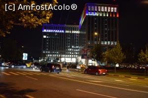 [P01] București, locul de îmbarcare în autocar. Nu știu ce reprezintă cădirea. Poate un AFA-ist bucureșten îmi va spune ce este într-un ecou.  » foto by Ioan Raita
 - 
<span class="allrVoted glyphicon glyphicon-heart hidden" id="av933807"></span>
<a class="m-l-10 hidden" id="sv933807" onclick="voting_Foto_DelVot(,933807,14995)" role="button">șterge vot <span class="glyphicon glyphicon-remove"></span></a>
<a id="v9933807" class=" c-red"  onclick="voting_Foto_SetVot(933807)" role="button"><span class="glyphicon glyphicon-heart-empty"></span> <b>LIKE</b> = Votează poza</a> <img class="hidden"  id="f933807W9" src="/imagini/loader.gif" border="0" /><span class="AjErrMes hidden" id="e933807ErM"></span>