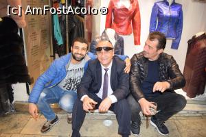 [P04] Când m-au văzut cu aparatul de fotografiat, mi-au cerut șă le fac o poză, și le-am făcut. I-am postat pe facebook în contul Grand Bazar.  » foto by Ioan Raita
 - 
<span class="allrVoted glyphicon glyphicon-heart hidden" id="av933811"></span>
<a class="m-l-10 hidden" id="sv933811" onclick="voting_Foto_DelVot(,933811,14995)" role="button">șterge vot <span class="glyphicon glyphicon-remove"></span></a>
<a id="v9933811" class=" c-red"  onclick="voting_Foto_SetVot(933811)" role="button"><span class="glyphicon glyphicon-heart-empty"></span> <b>LIKE</b> = Votează poza</a> <img class="hidden"  id="f933811W9" src="/imagini/loader.gif" border="0" /><span class="AjErrMes hidden" id="e933811ErM"></span>