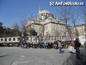 [P02] 'Piata Beyazit' / Moscheea Beyazit-vedere laterala » foto by ile57b
 - 
<span class="allrVoted glyphicon glyphicon-heart hidden" id="av449571"></span>
<a class="m-l-10 hidden" id="sv449571" onclick="voting_Foto_DelVot(,449571,14995)" role="button">șterge vot <span class="glyphicon glyphicon-remove"></span></a>
<a id="v9449571" class=" c-red"  onclick="voting_Foto_SetVot(449571)" role="button"><span class="glyphicon glyphicon-heart-empty"></span> <b>LIKE</b> = Votează poza</a> <img class="hidden"  id="f449571W9" src="/imagini/loader.gif" border="0" /><span class="AjErrMes hidden" id="e449571ErM"></span>