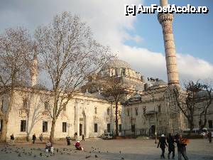 [P21] 'Piata Beyazit' / Piata Beyazit si moscheea Beyazit » foto by ile57b
 - 
<span class="allrVoted glyphicon glyphicon-heart hidden" id="av449590"></span>
<a class="m-l-10 hidden" id="sv449590" onclick="voting_Foto_DelVot(,449590,14995)" role="button">șterge vot <span class="glyphicon glyphicon-remove"></span></a>
<a id="v9449590" class=" c-red"  onclick="voting_Foto_SetVot(449590)" role="button"><span class="glyphicon glyphicon-heart-empty"></span> <b>LIKE</b> = Votează poza</a> <img class="hidden"  id="f449590W9" src="/imagini/loader.gif" border="0" /><span class="AjErrMes hidden" id="e449590ErM"></span>