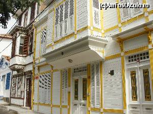 [P11] Case de lemn renovate (Insula Heybeliada)  » foto by aruapap*
 - 
<span class="allrVoted glyphicon glyphicon-heart hidden" id="av564981"></span>
<a class="m-l-10 hidden" id="sv564981" onclick="voting_Foto_DelVot(,564981,14995)" role="button">șterge vot <span class="glyphicon glyphicon-remove"></span></a>
<a id="v9564981" class=" c-red"  onclick="voting_Foto_SetVot(564981)" role="button"><span class="glyphicon glyphicon-heart-empty"></span> <b>LIKE</b> = Votează poza</a> <img class="hidden"  id="f564981W9" src="/imagini/loader.gif" border="0" /><span class="AjErrMes hidden" id="e564981ErM"></span>