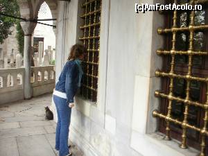 [P19] curiozitate de turist... la mormantul lui Suleyman » foto by aruapap*
 - 
<span class="allrVoted glyphicon glyphicon-heart hidden" id="av564989"></span>
<a class="m-l-10 hidden" id="sv564989" onclick="voting_Foto_DelVot(,564989,14995)" role="button">șterge vot <span class="glyphicon glyphicon-remove"></span></a>
<a id="v9564989" class=" c-red"  onclick="voting_Foto_SetVot(564989)" role="button"><span class="glyphicon glyphicon-heart-empty"></span> <b>LIKE</b> = Votează poza</a> <img class="hidden"  id="f564989W9" src="/imagini/loader.gif" border="0" /><span class="AjErrMes hidden" id="e564989ErM"></span>