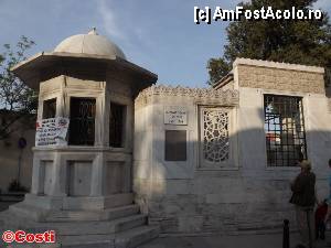 [P39] Mormântul lui Mimar Sinan » foto by Costi
 - 
<span class="allrVoted glyphicon glyphicon-heart hidden" id="av426464"></span>
<a class="m-l-10 hidden" id="sv426464" onclick="voting_Foto_DelVot(,426464,14995)" role="button">șterge vot <span class="glyphicon glyphicon-remove"></span></a>
<a id="v9426464" class=" c-red"  onclick="voting_Foto_SetVot(426464)" role="button"><span class="glyphicon glyphicon-heart-empty"></span> <b>LIKE</b> = Votează poza</a> <img class="hidden"  id="f426464W9" src="/imagini/loader.gif" border="0" /><span class="AjErrMes hidden" id="e426464ErM"></span>