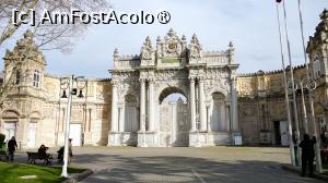 [P08] În fața Palatului Dolmabahçe » foto by pepsi70ro
 - 
<span class="allrVoted glyphicon glyphicon-heart hidden" id="av1517755"></span>
<a class="m-l-10 hidden" id="sv1517755" onclick="voting_Foto_DelVot(,1517755,14995)" role="button">șterge vot <span class="glyphicon glyphicon-remove"></span></a>
<a id="v91517755" class=" c-red"  onclick="voting_Foto_SetVot(1517755)" role="button"><span class="glyphicon glyphicon-heart-empty"></span> <b>LIKE</b> = Votează poza</a> <img class="hidden"  id="f1517755W9" src="/imagini/loader.gif" border="0" /><span class="AjErrMes hidden" id="e1517755ErM"></span>