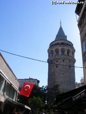 [P48] Turnul Galata, aflat pe lista de obiective al oricarui turist din Istanbul. Desi nu este foarte inalt, ofera privelisti unice asupra golfului 'Cornul de Aur', orasului vechi si nou si stramtorii Bosfor.  » foto by Puiu2010
 - 
<span class="allrVoted glyphicon glyphicon-heart hidden" id="av676514"></span>
<a class="m-l-10 hidden" id="sv676514" onclick="voting_Foto_DelVot(,676514,14995)" role="button">șterge vot <span class="glyphicon glyphicon-remove"></span></a>
<a id="v9676514" class=" c-red"  onclick="voting_Foto_SetVot(676514)" role="button"><span class="glyphicon glyphicon-heart-empty"></span> <b>LIKE</b> = Votează poza</a> <img class="hidden"  id="f676514W9" src="/imagini/loader.gif" border="0" /><span class="AjErrMes hidden" id="e676514ErM"></span>