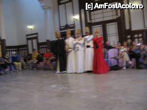 [P16] 'Dervişii rotitori în gara Sirkeci' / Dervişii şi-au scos pelerinele » foto by Michi
 - 
<span class="allrVoted glyphicon glyphicon-heart hidden" id="av435833"></span>
<a class="m-l-10 hidden" id="sv435833" onclick="voting_Foto_DelVot(,435833,14995)" role="button">șterge vot <span class="glyphicon glyphicon-remove"></span></a>
<a id="v9435833" class=" c-red"  onclick="voting_Foto_SetVot(435833)" role="button"><span class="glyphicon glyphicon-heart-empty"></span> <b>LIKE</b> = Votează poza</a> <img class="hidden"  id="f435833W9" src="/imagini/loader.gif" border="0" /><span class="AjErrMes hidden" id="e435833ErM"></span>