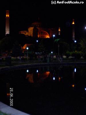 [P14] Noaptea, Ayasofya văzută din parcul de vizavi unde ziua ţâşneşte fântâna arteziană » foto by irinad
 - 
<span class="allrVoted glyphicon glyphicon-heart hidden" id="av609264"></span>
<a class="m-l-10 hidden" id="sv609264" onclick="voting_Foto_DelVot(,609264,14995)" role="button">șterge vot <span class="glyphicon glyphicon-remove"></span></a>
<a id="v9609264" class=" c-red"  onclick="voting_Foto_SetVot(609264)" role="button"><span class="glyphicon glyphicon-heart-empty"></span> <b>LIKE</b> = Votează poza</a> <img class="hidden"  id="f609264W9" src="/imagini/loader.gif" border="0" /><span class="AjErrMes hidden" id="e609264ErM"></span>