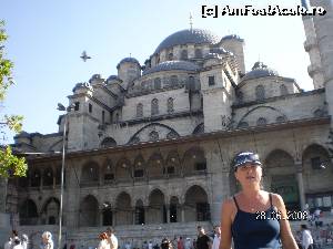 [P49] În faţa Yeni Camii » foto by irinad
 - 
<span class="allrVoted glyphicon glyphicon-heart hidden" id="av609303"></span>
<a class="m-l-10 hidden" id="sv609303" onclick="voting_Foto_DelVot(,609303,14995)" role="button">șterge vot <span class="glyphicon glyphicon-remove"></span></a>
<a id="v9609303" class=" c-red"  onclick="voting_Foto_SetVot(609303)" role="button"><span class="glyphicon glyphicon-heart-empty"></span> <b>LIKE</b> = Votează poza</a> <img class="hidden"  id="f609303W9" src="/imagini/loader.gif" border="0" /><span class="AjErrMes hidden" id="e609303ErM"></span>