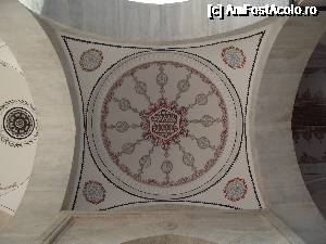 [P41] Tavan pictat de la moscheea Yeni Valide Sultan (clădire din curtea interioară)  » foto by irinad
 - 
<span class="allrVoted glyphicon glyphicon-heart hidden" id="av692648"></span>
<a class="m-l-10 hidden" id="sv692648" onclick="voting_Foto_DelVot(,692648,14995)" role="button">șterge vot <span class="glyphicon glyphicon-remove"></span></a>
<a id="v9692648" class=" c-red"  onclick="voting_Foto_SetVot(692648)" role="button"><span class="glyphicon glyphicon-heart-empty"></span> <b>LIKE</b> = Votează poza</a> <img class="hidden"  id="f692648W9" src="/imagini/loader.gif" border="0" /><span class="AjErrMes hidden" id="e692648ErM"></span>