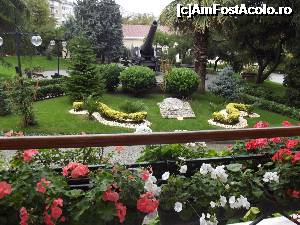 [P18] Tunuri şi flori în faţa Muzeului Militar » foto by irinad
 - 
<span class="allrVoted glyphicon glyphicon-heart hidden" id="av696241"></span>
<a class="m-l-10 hidden" id="sv696241" onclick="voting_Foto_DelVot(,696241,14995)" role="button">șterge vot <span class="glyphicon glyphicon-remove"></span></a>
<a id="v9696241" class=" c-red"  onclick="voting_Foto_SetVot(696241)" role="button"><span class="glyphicon glyphicon-heart-empty"></span> <b>LIKE</b> = Votează poza</a> <img class="hidden"  id="f696241W9" src="/imagini/loader.gif" border="0" /><span class="AjErrMes hidden" id="e696241ErM"></span>