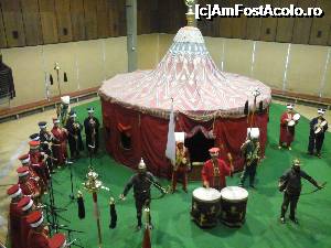 [P21] Orchestra Mehter concertând în jurul cortului » foto by irinad
 - 
<span class="allrVoted glyphicon glyphicon-heart hidden" id="av696244"></span>
<a class="m-l-10 hidden" id="sv696244" onclick="voting_Foto_DelVot(,696244,14995)" role="button">șterge vot <span class="glyphicon glyphicon-remove"></span></a>
<a id="v9696244" class=" c-red"  onclick="voting_Foto_SetVot(696244)" role="button"><span class="glyphicon glyphicon-heart-empty"></span> <b>LIKE</b> = Votează poza</a> <img class="hidden"  id="f696244W9" src="/imagini/loader.gif" border="0" /><span class="AjErrMes hidden" id="e696244ErM"></span>