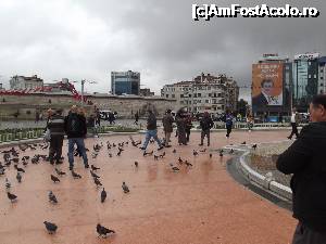 [P34] Porumbeii din Piaţa Taksim » foto by irinad
 - 
<span class="allrVoted glyphicon glyphicon-heart hidden" id="av696257"></span>
<a class="m-l-10 hidden" id="sv696257" onclick="voting_Foto_DelVot(,696257,14995)" role="button">șterge vot <span class="glyphicon glyphicon-remove"></span></a>
<a id="v9696257" class=" c-red"  onclick="voting_Foto_SetVot(696257)" role="button"><span class="glyphicon glyphicon-heart-empty"></span> <b>LIKE</b> = Votează poza</a> <img class="hidden"  id="f696257W9" src="/imagini/loader.gif" border="0" /><span class="AjErrMes hidden" id="e696257ErM"></span>