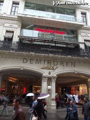 [P39] Magazine de lux pe Istiklal Cadessi » foto by irinad
 - 
<span class="allrVoted glyphicon glyphicon-heart hidden" id="av696262"></span>
<a class="m-l-10 hidden" id="sv696262" onclick="voting_Foto_DelVot(,696262,14995)" role="button">șterge vot <span class="glyphicon glyphicon-remove"></span></a>
<a id="v9696262" class=" c-red"  onclick="voting_Foto_SetVot(696262)" role="button"><span class="glyphicon glyphicon-heart-empty"></span> <b>LIKE</b> = Votează poza</a> <img class="hidden"  id="f696262W9" src="/imagini/loader.gif" border="0" /><span class="AjErrMes hidden" id="e696262ErM"></span>