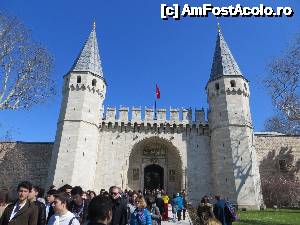 [P01] Intrare in cea de-a doua curte a Palatului Topkapi.  » foto by tata123 🔱
 - 
<span class="allrVoted glyphicon glyphicon-heart hidden" id="av501033"></span>
<a class="m-l-10 hidden" id="sv501033" onclick="voting_Foto_DelVot(,501033,14995)" role="button">șterge vot <span class="glyphicon glyphicon-remove"></span></a>
<a id="v9501033" class=" c-red"  onclick="voting_Foto_SetVot(501033)" role="button"><span class="glyphicon glyphicon-heart-empty"></span> <b>LIKE</b> = Votează poza</a> <img class="hidden"  id="f501033W9" src="/imagini/loader.gif" border="0" /><span class="AjErrMes hidden" id="e501033ErM"></span>