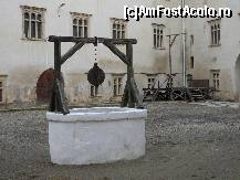 [P09] Fantana din curtea interioara. In spate se vede si spanzuratoarea » foto by Claudiu U.
 - 
<span class="allrVoted glyphicon glyphicon-heart hidden" id="av282236"></span>
<a class="m-l-10 hidden" id="sv282236" onclick="voting_Foto_DelVot(,282236,15092)" role="button">șterge vot <span class="glyphicon glyphicon-remove"></span></a>
<a id="v9282236" class=" c-red"  onclick="voting_Foto_SetVot(282236)" role="button"><span class="glyphicon glyphicon-heart-empty"></span> <b>LIKE</b> = Votează poza</a> <img class="hidden"  id="f282236W9" src="/imagini/loader.gif" border="0" /><span class="AjErrMes hidden" id="e282236ErM"></span>
