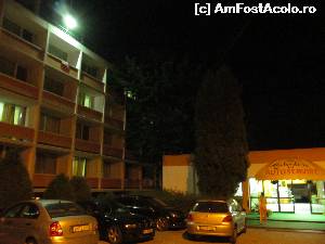 [P38] Noaptea, la intrarea în hotelul Belvedere.  » foto by Neptunus
 - 
<span class="allrVoted glyphicon glyphicon-heart hidden" id="av541135"></span>
<a class="m-l-10 hidden" id="sv541135" onclick="voting_Foto_DelVot(,541135,15344)" role="button">șterge vot <span class="glyphicon glyphicon-remove"></span></a>
<a id="v9541135" class=" c-red"  onclick="voting_Foto_SetVot(541135)" role="button"><span class="glyphicon glyphicon-heart-empty"></span> <b>LIKE</b> = Votează poza</a> <img class="hidden"  id="f541135W9" src="/imagini/loader.gif" border="0" /><span class="AjErrMes hidden" id="e541135ErM"></span>