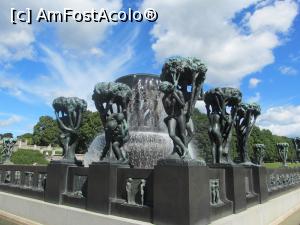 [P07] A doua secțiune a parcului, Fântâna, cu trupuri de oameni care iau forma copacilor. Tema, aceeași ca în tot parcul, ciclul vieții.  » foto by Aurici
 - 
<span class="allrVoted glyphicon glyphicon-heart hidden" id="av794711"></span>
<a class="m-l-10 hidden" id="sv794711" onclick="voting_Foto_DelVot(,794711,15474)" role="button">șterge vot <span class="glyphicon glyphicon-remove"></span></a>
<a id="v9794711" class=" c-red"  onclick="voting_Foto_SetVot(794711)" role="button"><span class="glyphicon glyphicon-heart-empty"></span> <b>LIKE</b> = Votează poza</a> <img class="hidden"  id="f794711W9" src="/imagini/loader.gif" border="0" /><span class="AjErrMes hidden" id="e794711ErM"></span>