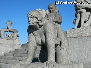 [P20] Jocul mamei cu copiii ei, intrupati in granit, la parcul Vigeland » foto by ileanaxperta*
 - 
<span class="allrVoted glyphicon glyphicon-heart hidden" id="av595353"></span>
<a class="m-l-10 hidden" id="sv595353" onclick="voting_Foto_DelVot(,595353,15474)" role="button">șterge vot <span class="glyphicon glyphicon-remove"></span></a>
<a id="v9595353" class=" c-red"  onclick="voting_Foto_SetVot(595353)" role="button"><span class="glyphicon glyphicon-heart-empty"></span> <b>LIKE</b> = Votează poza</a> <img class="hidden"  id="f595353W9" src="/imagini/loader.gif" border="0" /><span class="AjErrMes hidden" id="e595353ErM"></span>