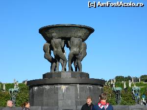 [P08] Fantana care nu a functionat la vizita noastra in parcul Vigeland... probabil ca era prea de dimineata - ora 8!  » foto by ileanaxperta*
 - 
<span class="allrVoted glyphicon glyphicon-heart hidden" id="av595341"></span>
<a class="m-l-10 hidden" id="sv595341" onclick="voting_Foto_DelVot(,595341,15474)" role="button">șterge vot <span class="glyphicon glyphicon-remove"></span></a>
<a id="v9595341" class=" c-red"  onclick="voting_Foto_SetVot(595341)" role="button"><span class="glyphicon glyphicon-heart-empty"></span> <b>LIKE</b> = Votează poza</a> <img class="hidden"  id="f595341W9" src="/imagini/loader.gif" border="0" /><span class="AjErrMes hidden" id="e595341ErM"></span>